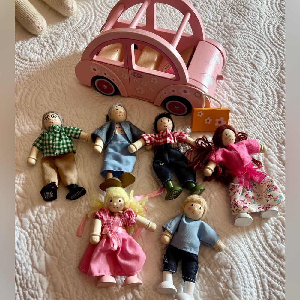 Le toy van family + car set